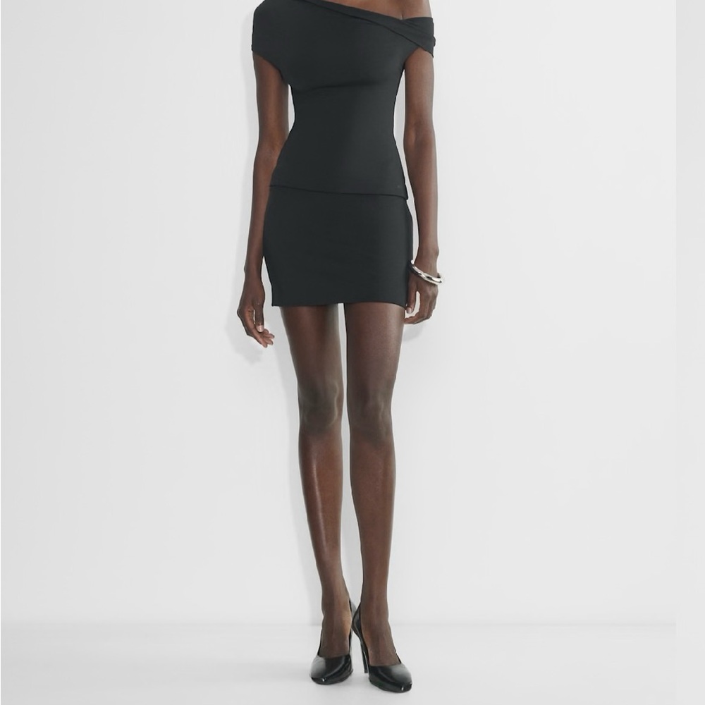 Aritzia Black Ravish Top - Never Worn, Perfect Condition